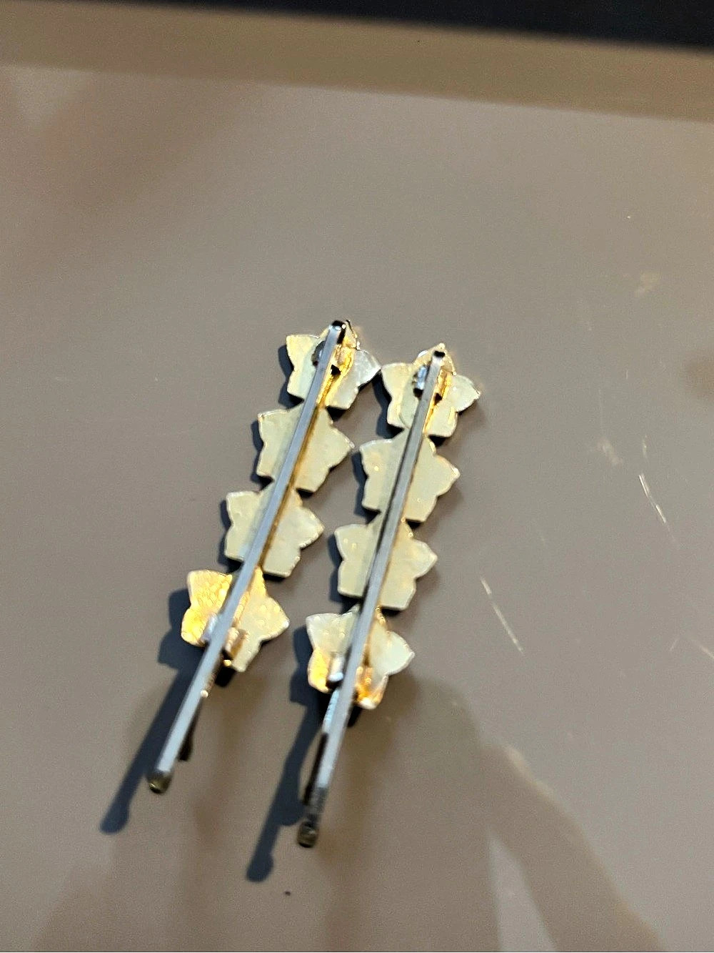 Floral Hair Clips in Black & Gold Like New - Picture 3 of 3
